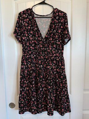 NOBO short-sleeve floral dress with a surplice faux-wrap neckline. Size XXXL